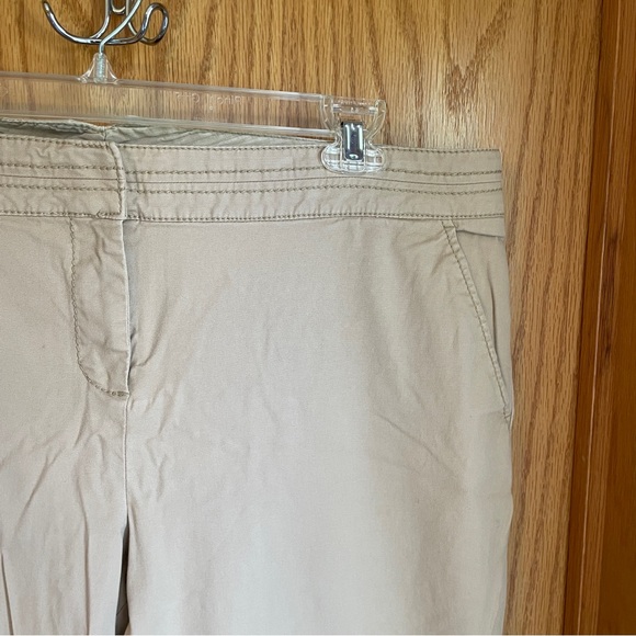 Old Navy mid-rise wide leg stretch khaki cotton pants, size 18 - Picture 3 of 7